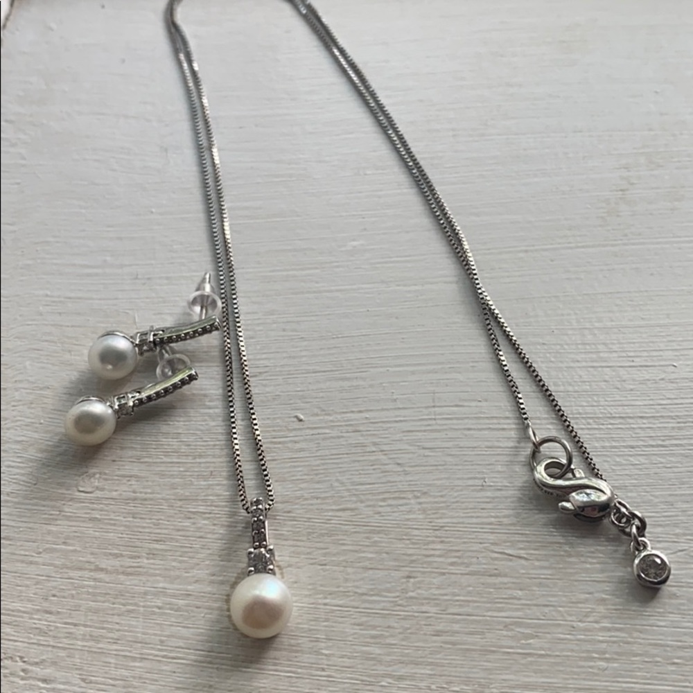 Pearl/diamond set